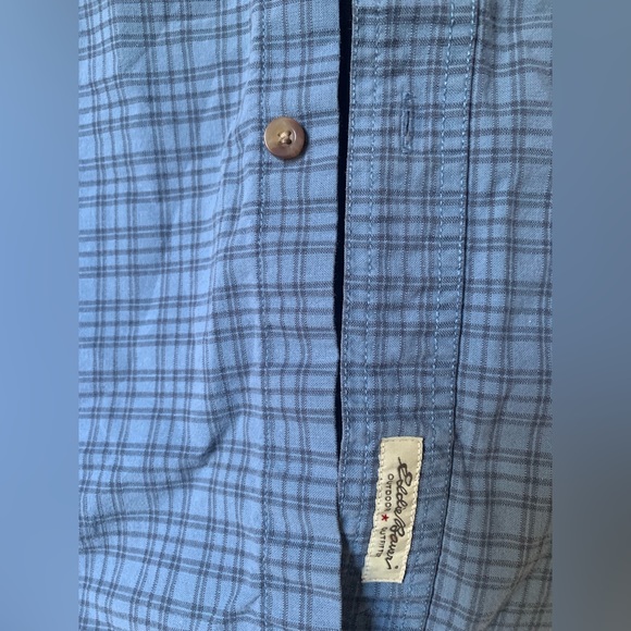 Men’s Eddie Bauer corded chambray short sleeve shirt - Picture 2 of 5